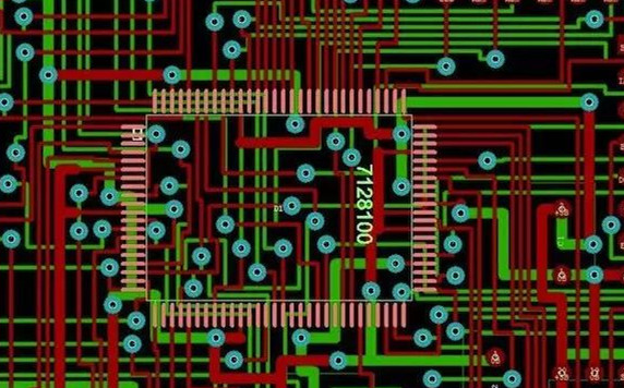 圖1：兩種PCB模型的部分電路。頂圖：傳統(tǒng)設(shè)計版本。